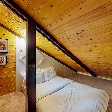 Creekside Cabin Rhododendron Exterior photo